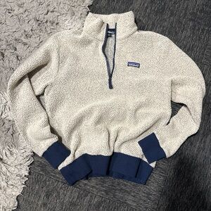 Patagonia Beige and Navy Fleece Jacket
